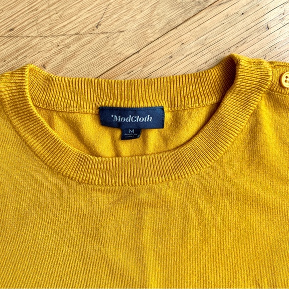 ❌ SOLD ❌ MODCLOTH Gold / Yellow 3/4 Sleeve Sweater - Picture 3 of 4